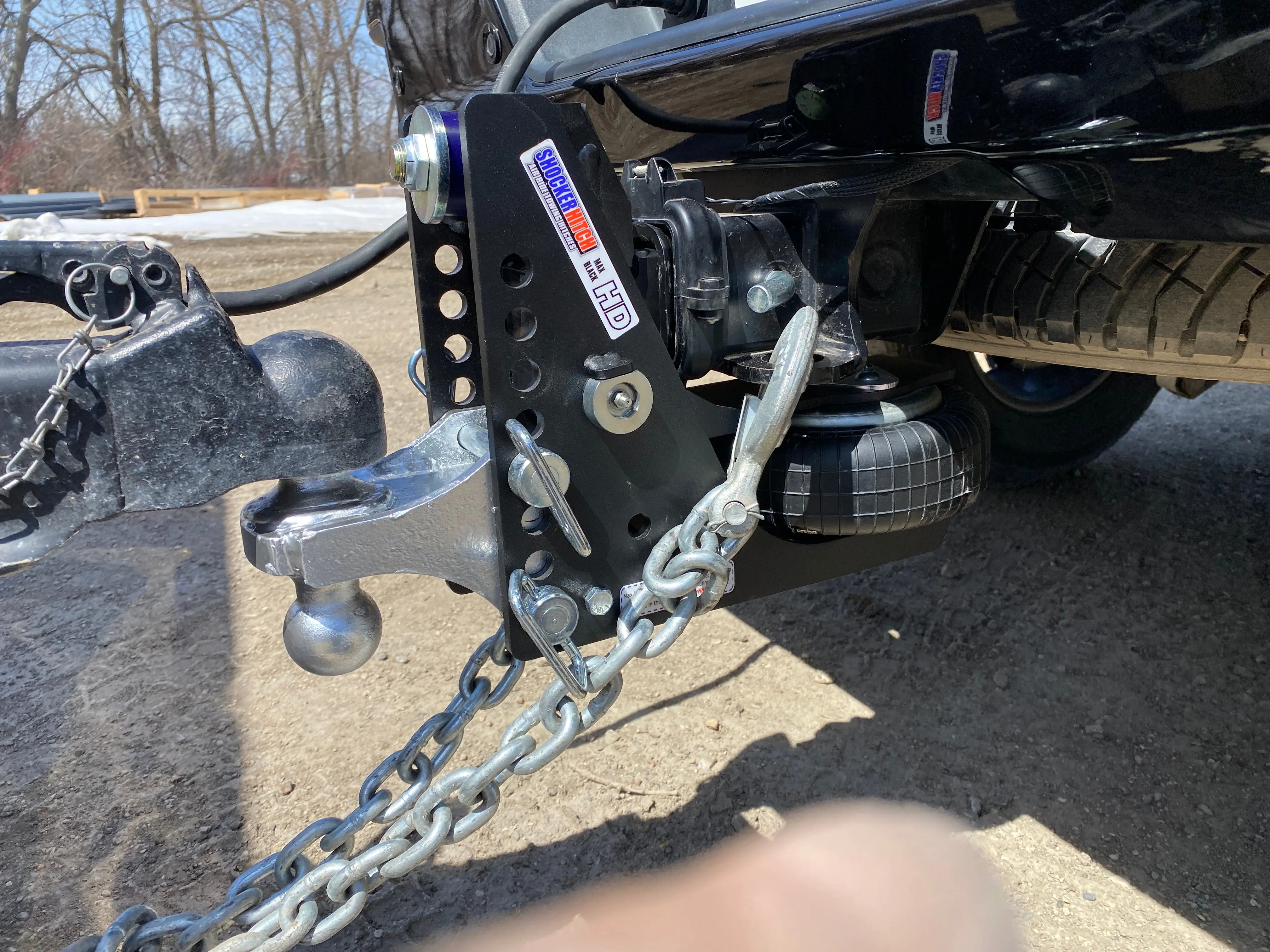 Shocker Hitch Max Black HD Air Hitch for Sway Control - 20,000 lbs. - Image 5